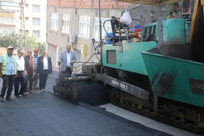 Başkan Demirtaş asfalt döktü