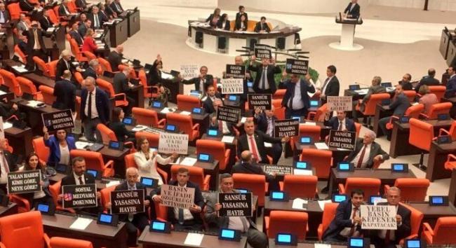 Sansür Yasası’nın ilk iki maddesi Meclis’ten geçti Sansür Yasası’nın ilk iki maddesi Meclis’ten geçti