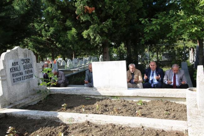 Aşık Kemali Bülbül kabri başında dualarla anıldı