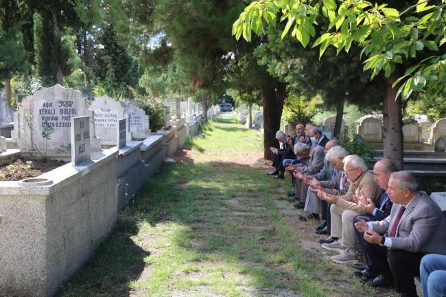 Aşık Kemali Bülbül kabri başında dualarla anıldı