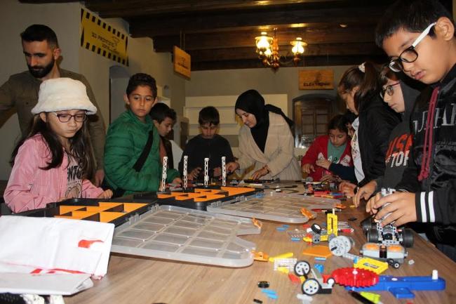Sezai Karakoç Gençlik Merkezi’nde icat çıkaran gençler yetişiyor