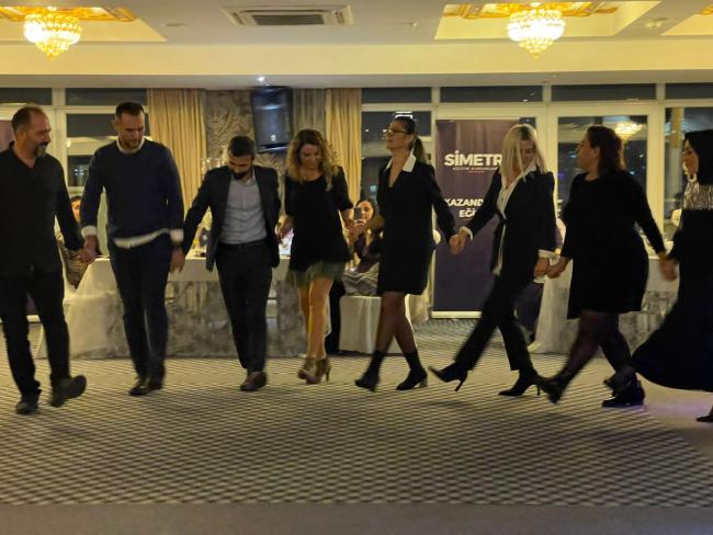 Simetri Eğitim Kurumları’ndan muhteşem gece: Gönüllerince eğlendiler