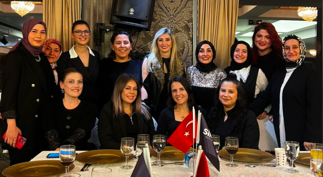 Simetri Eğitim Kurumları’ndan muhteşem gece: Gönüllerince eğlendiler