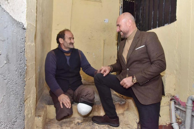 Başkan Togar’dan engellilere tekerlekli sandalye teslimi