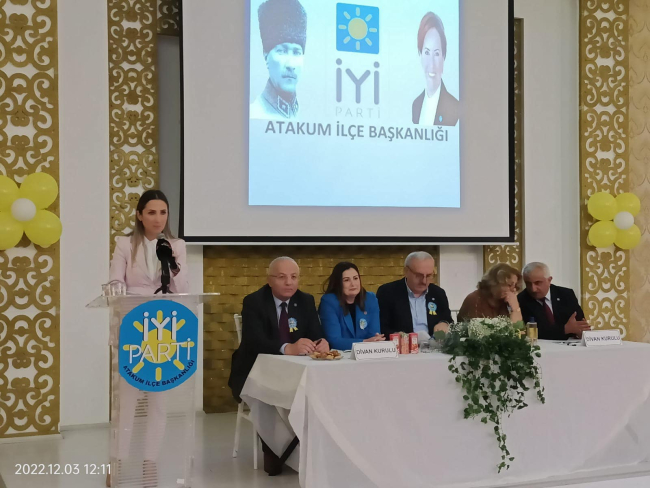 İYİ Parti Atakum’da Selen Gülhan Çam yeniden başkan seçildi