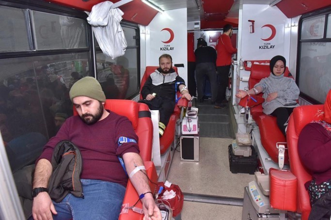 Depremzeler için kan bağışı seferberliği: Samsun’da sıraya girdiler