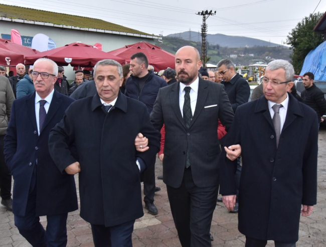 Tekkeköy’de çiftçilere 2 bin 500 kestane fidanı dağıtıldı