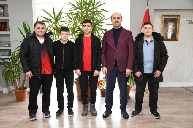 Başkan Kılıç’tan başarılı sporcuları ödüllendirdi
