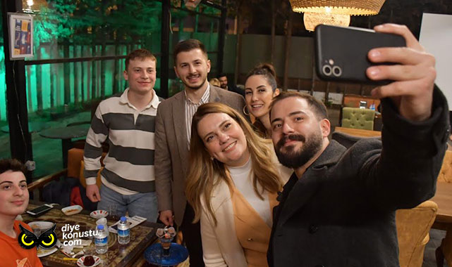İYİ Partili Tüfekci gençlerden tam not aldı