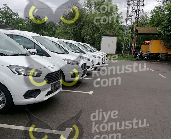 AKP’li belediye Samsun’da otoparkçılığa mı başladı? Esnaf kayıkla işe gidiyor, SASKİ’nin kiralık araçları otoparkta yatıyor