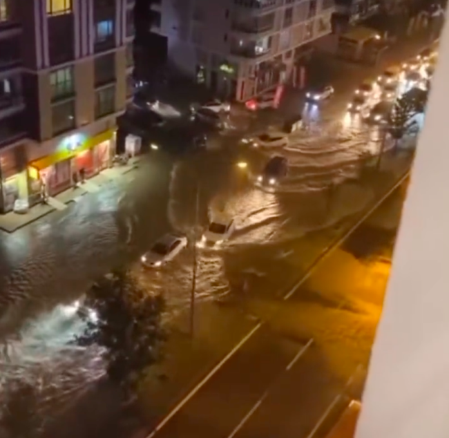 Yine yağmur, yine yerel yönetim rezaleti… Samsun sele teslim oldu