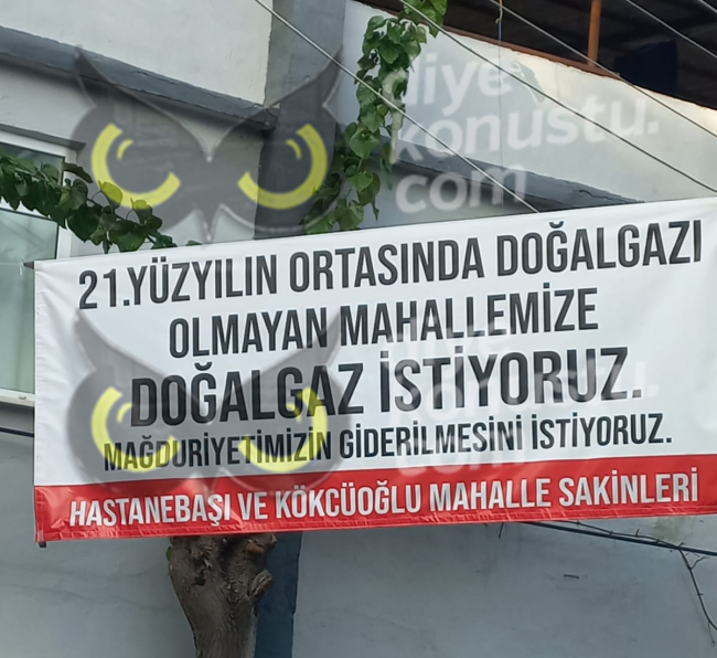 İlkadım Belediyesi’ni utandıran pankart… İki mahalle birleşti sokağa astı