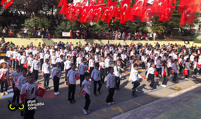 Kışla Yaşardoğu İlkokulu öğrencilerinden duygulandıran 29 Ekim kutlaması