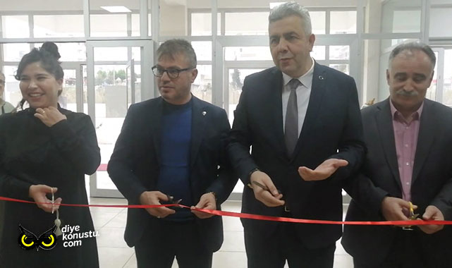 İsrail’e karikatürlü tepki… ‘Savaşla Yaşamak, Katledilmek’ konulu sergi açtılar…