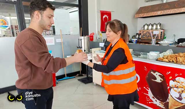 Atakum’da iç ısıtan ikram… Öğrenci ve esnaftan Başkan Deveci’ye teşekkür…