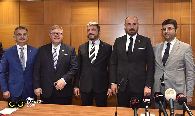 Ve rozeti taktı… ‘Kenti kaderimize kendimiz karar vereceğiz’