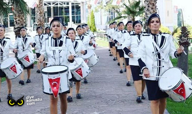 Cumhuriyet Kadınları Bandosu’ndan ‘8 Mart’a özel gösteri