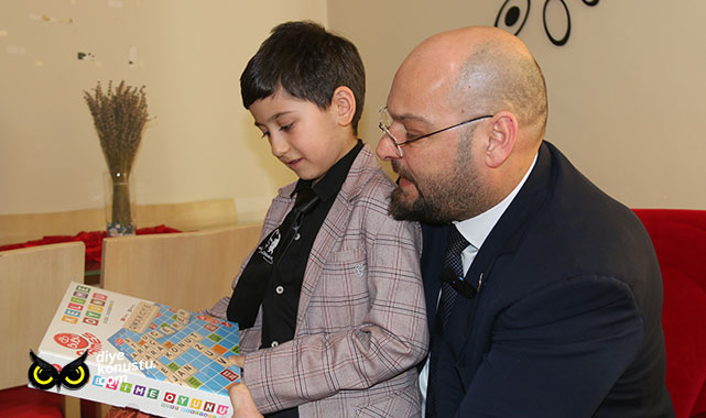 Türkel’den minik Ayaz’a sürpriz ziyaret… İstiklal Marşı’nı 4.5 yaşından beri ezbere biliyor…
