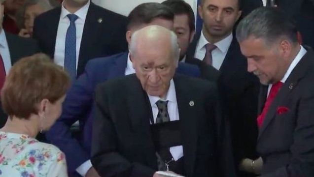 Devlet Bahçeli’nin yüzündeki morlukların nedeni belli oldu