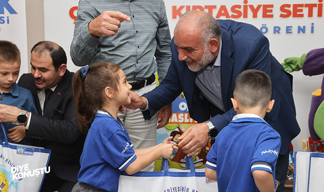 Başkan Sandıkçı’dan birinci sınıflara çanta ve kırtasiye desteği