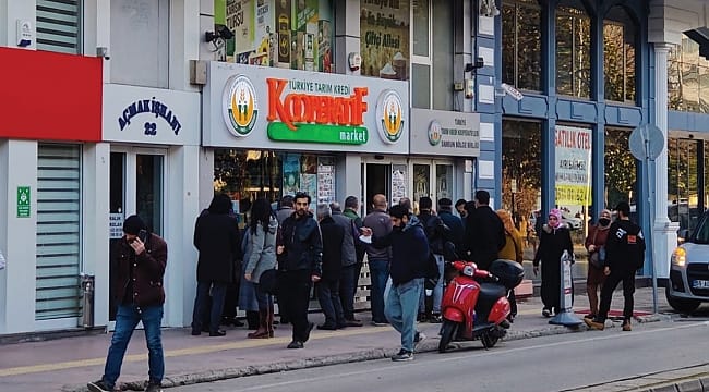 Ucuz yağ almak için saatlerce kuyrukta beklediler: Görüntüler Samsun’dan