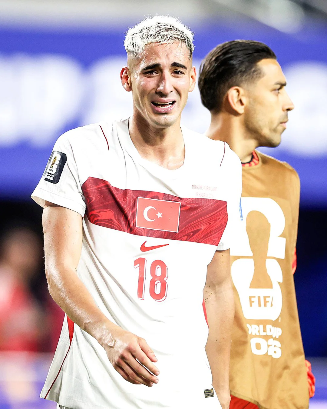 Ayrıca Paraguay kalecisi Gill’in oyunu yavaşlatması nedeniyle hakem Ivan Barton, yeni zaman geçirme kuralını uygulayarak Türkiye lehine korner kararı verdi. Böylece Dünya Kupası’nda ilk kez bu kural da devreye girmiş oldu.