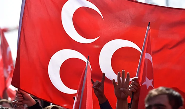 MHP’de belediye başkanı ihraç edildi