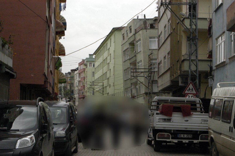 Samsun’da korkutan bina: Depreme gerek yok kendisi yıkılıyor!