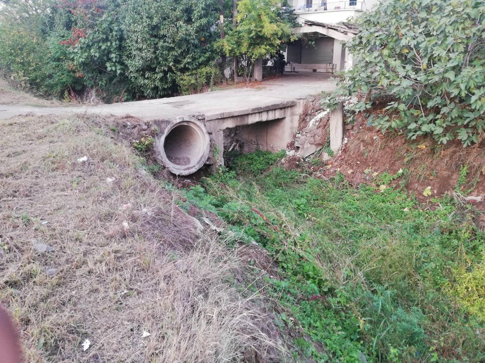 Samsun’da ölüm deresi: Çocuklar içine düşüyor ve araçlar kaza yapıyor