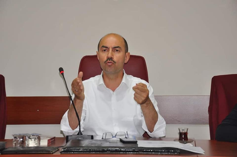 AK Partili başkan basını meclisten dışarı çıkarttı!