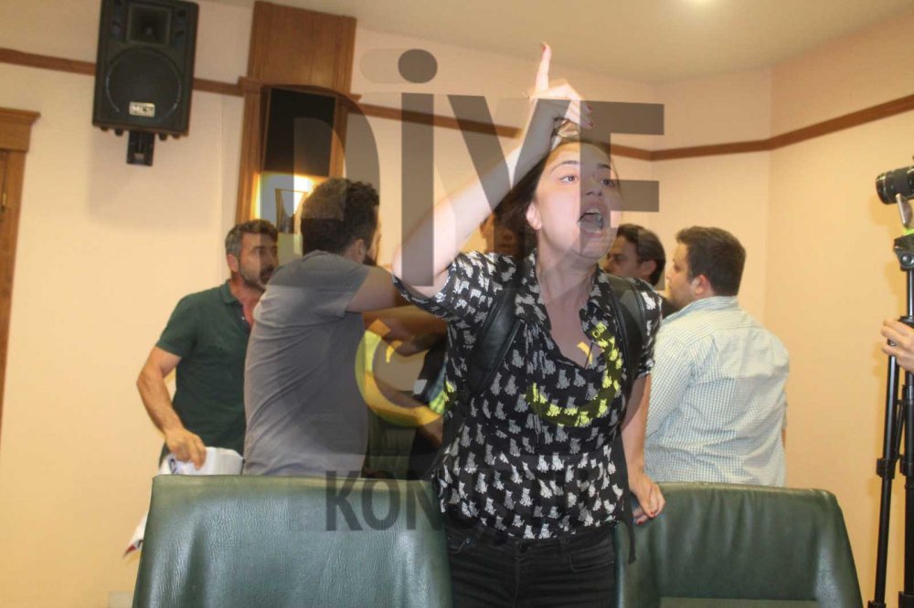 Mecliste su protestosuna darpla karşılık