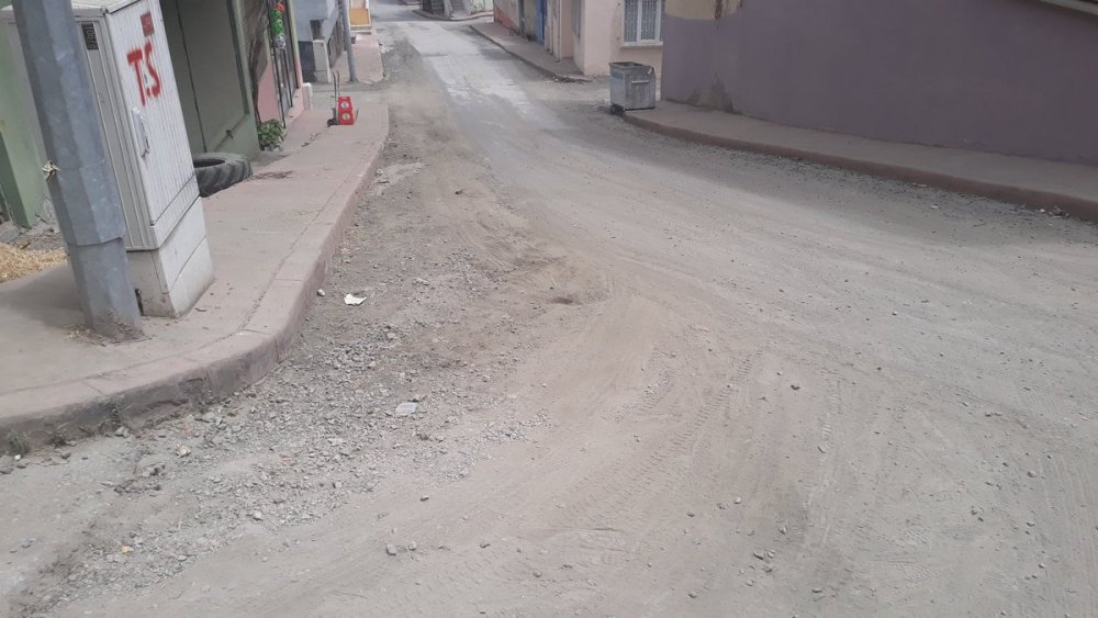 Mahalleli sokağa çıkamıyor!