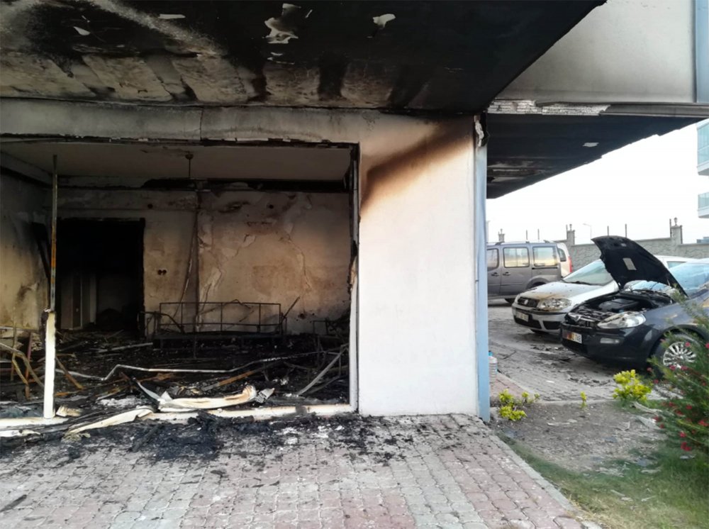 Ölümden kaçtılar, evleri kül oldu