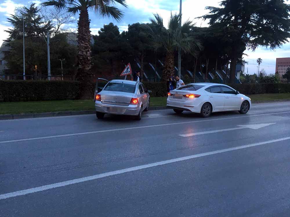 Önündeki araç aniden frene bastı ve…