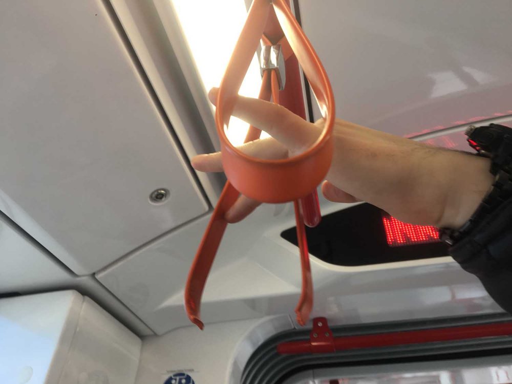 Samsun’da tramvayın tutamakları tek tek kopuyor
