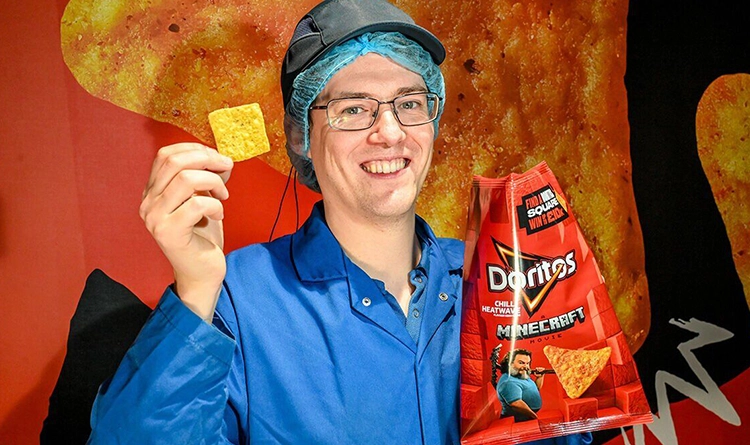 Doritos’tan 60 yıl sonra şaşırtan karar: Üçgen yerine kare cips!
