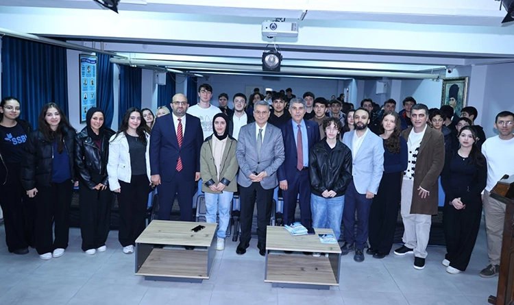 İlkadım’da ‘Maarifin Kalbinde Ramazan’ buluşması: Gençler sordu İhsan Kurnaz cevapladı