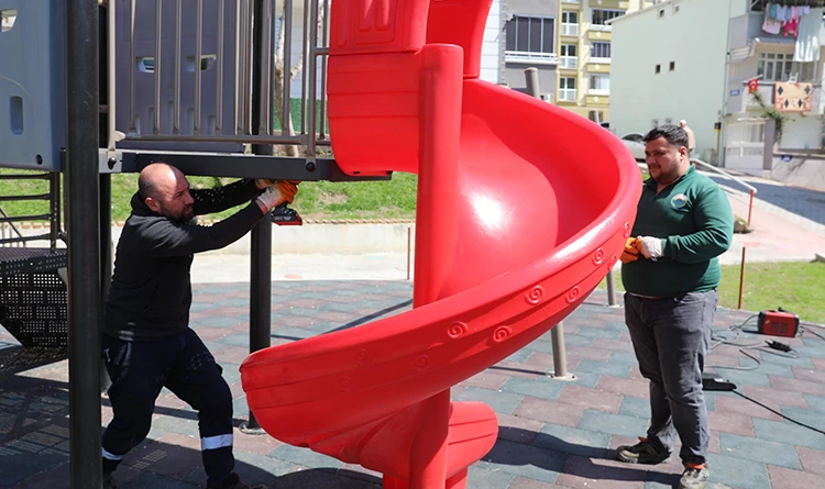 İlkadım’da parklarda yaz hazırlığı