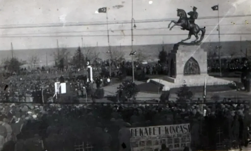 Samsun Onur Anıtı 87 yaşına girdi