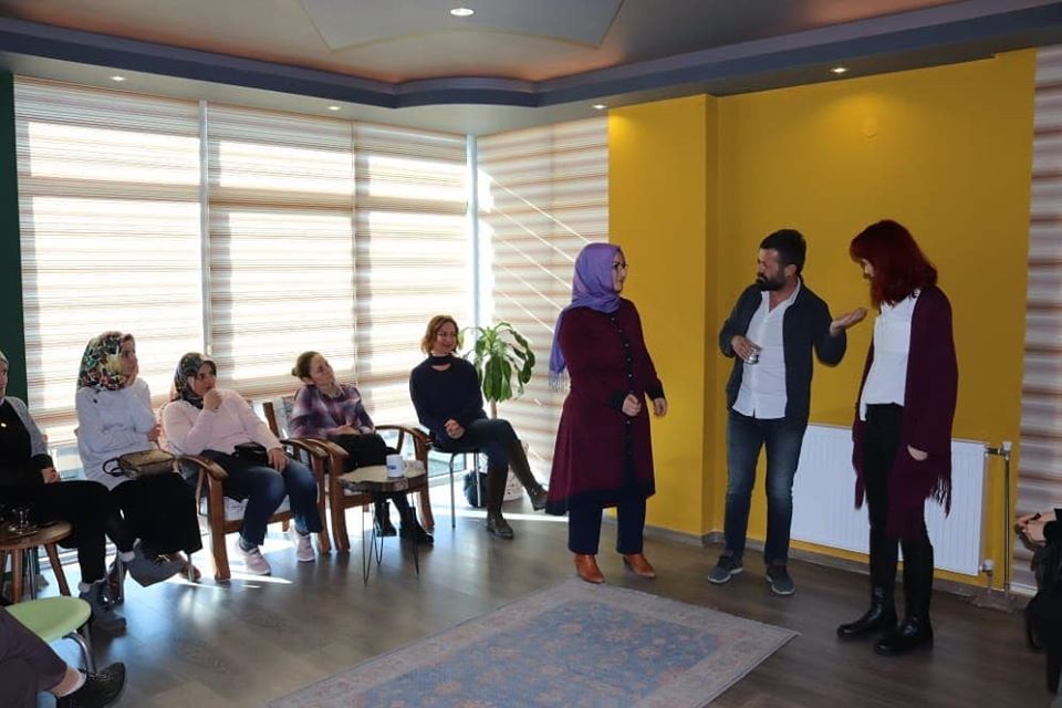 Iyiligin tedaviye donustugu dernek Mavi Tac8