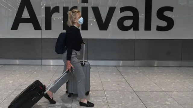 Avrupa’da panik: 4 ülke İngiltere’ye uçuşları durdurdu