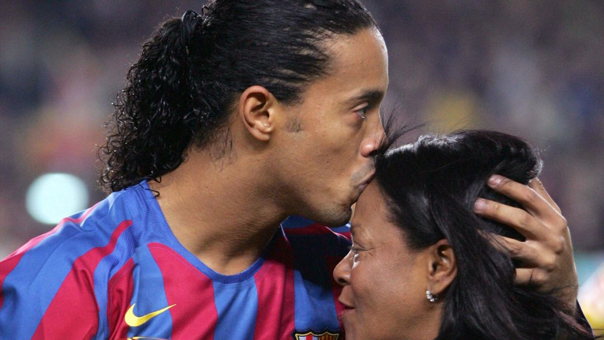 Ronaldinho’nun anne acısı: Koronavirüs sebebiyle hayatını kaybetti