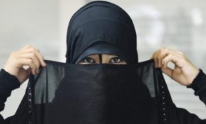 İsviçre’de peçe takmak yasaklandı