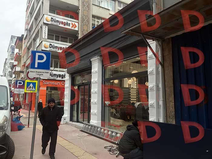 Samsun'da bir tarih daha yok oldu: Şehrin en eski kahvehanesi gözlükçü oldu 12 Samsunda bir tarih daha yok oldu. 1943 yilindan buyana hizmet veren kentin en eski isletmesi olan Zurra Kahvesi gozlukcu oldu.11