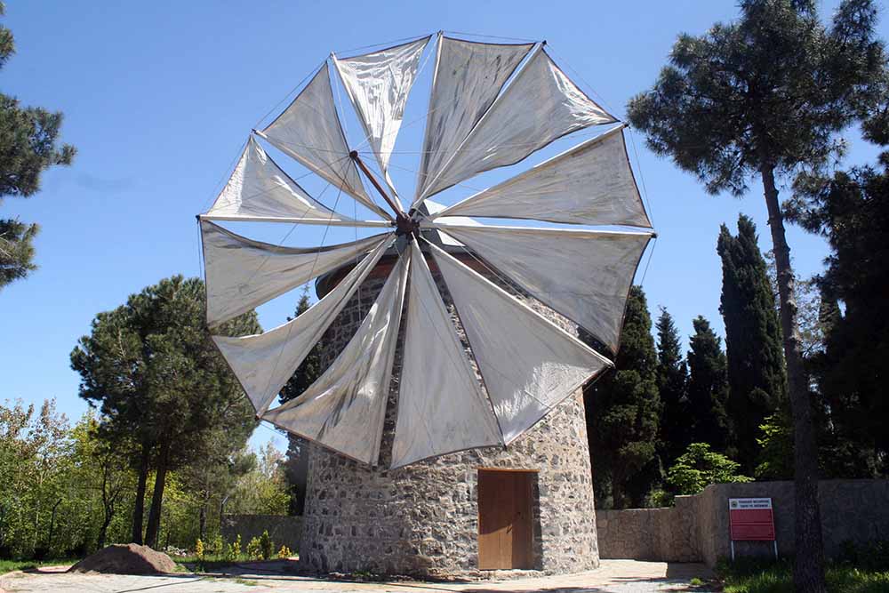 Karadenizin Tek Govdeli Yel Degirmeni Jpg