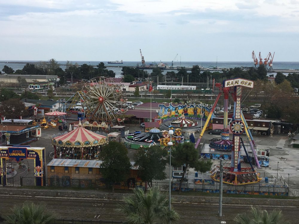 Lunaparkta virüs sessizliği
1 Lunaparkta Virus Sessizligi Jpg