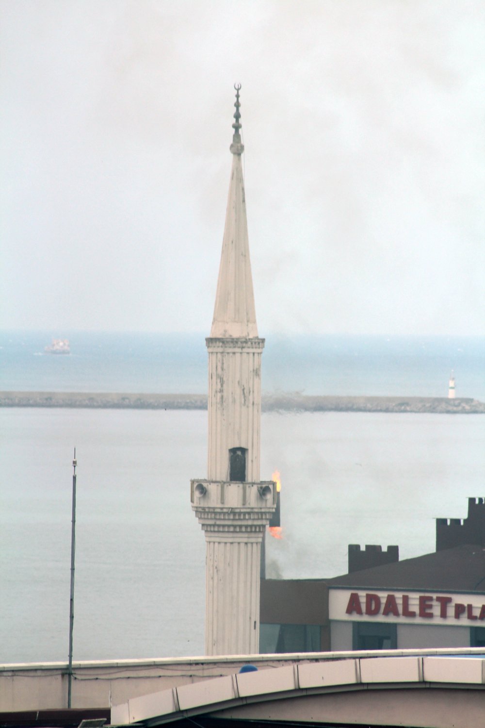 Samsun'da 'Minare yanıyor' paniği 1 Minare Yaniyor Panigi Jpg