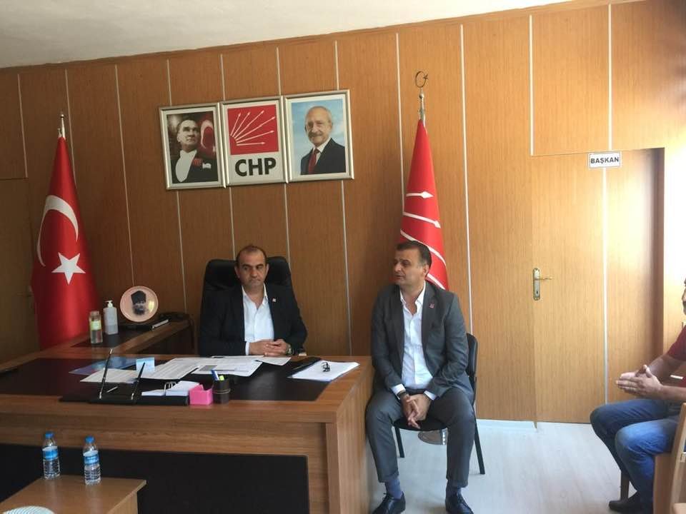 CHP’li başkanı sandalyeye oturttular!