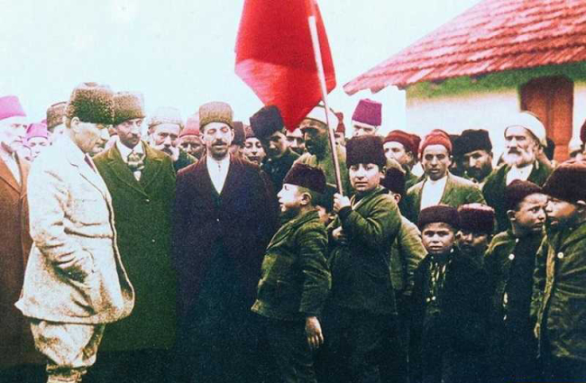 Tolga Birgücü yazdı: Samsun Valiliği'nden Atatürk bombası! Asker duruşuyla şiir okuyan çocukları bakın ne diyerek servis etmişler... Tolga Birgücü yazdı: Samsun Valiliği'nden Atatürk bombası! Asker duruşuyla şiir okuyan çocukları bakın ne diyerek servis etmişler...