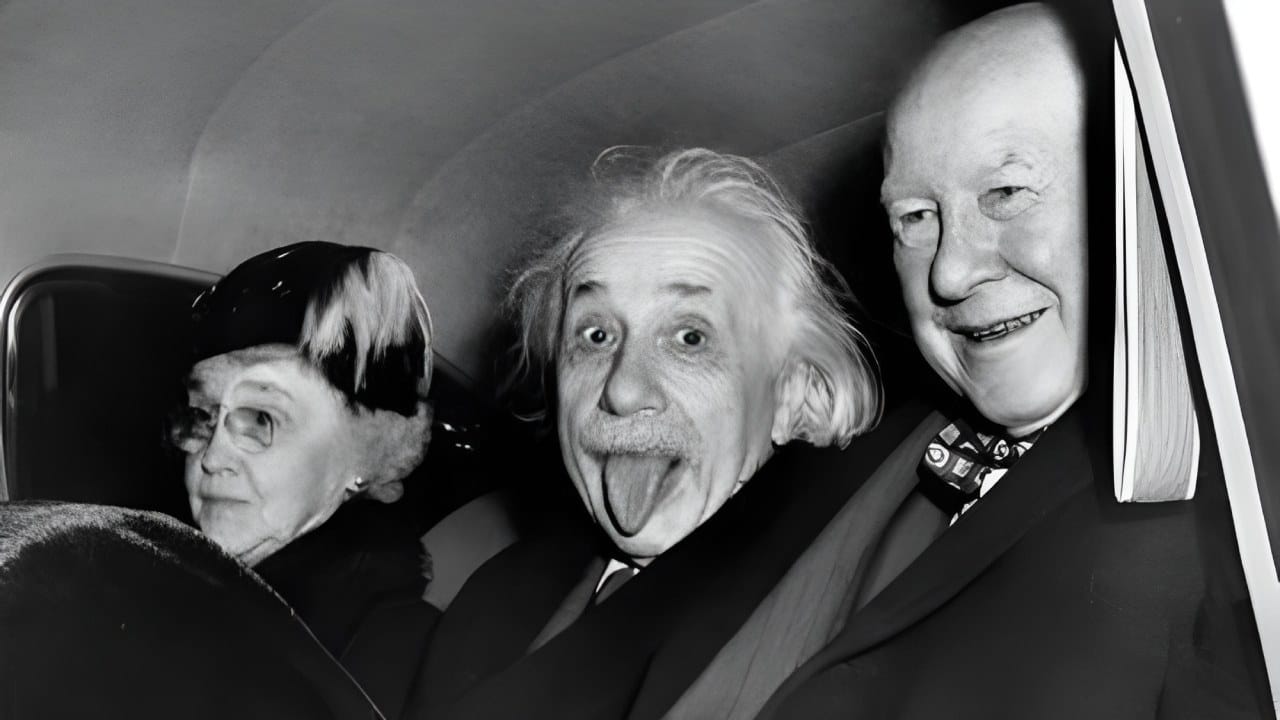 Dil çıkaran Einstein: İşte o ikonik fotoğrafın arkasındaki hikaye, 1951